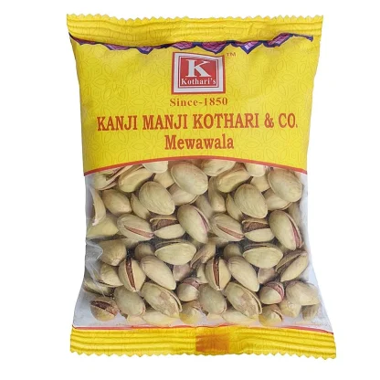 Whole pista (pistachios) in shells placed in a wooden bowl.